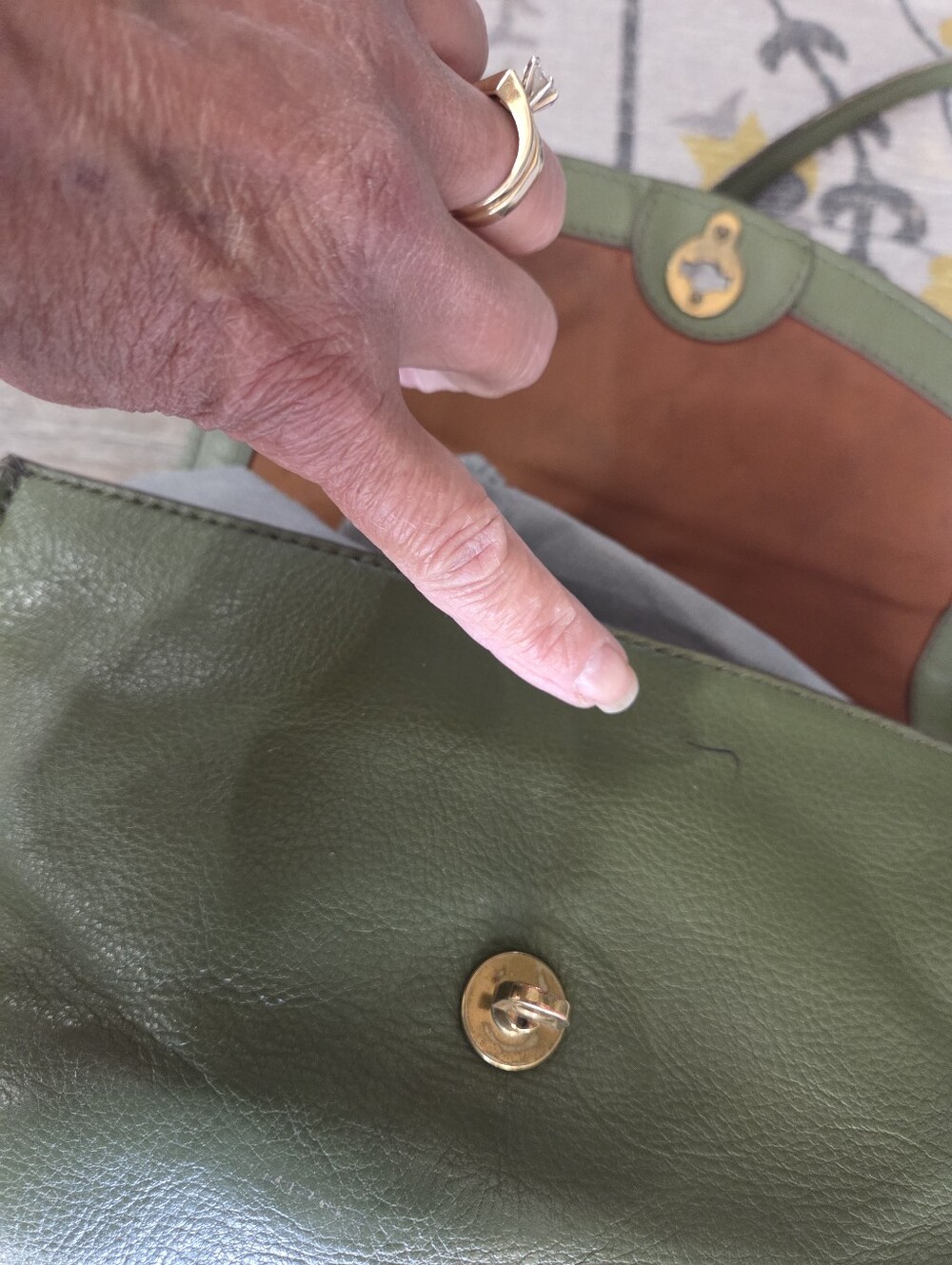 FOSSIL TURN LOCK CROSSBODY PURSE LEATHER OLIVE/ BRASS - Picture 13 of 16